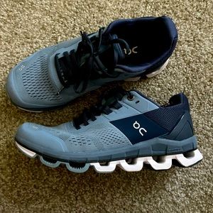 On cloud Women’s shoes